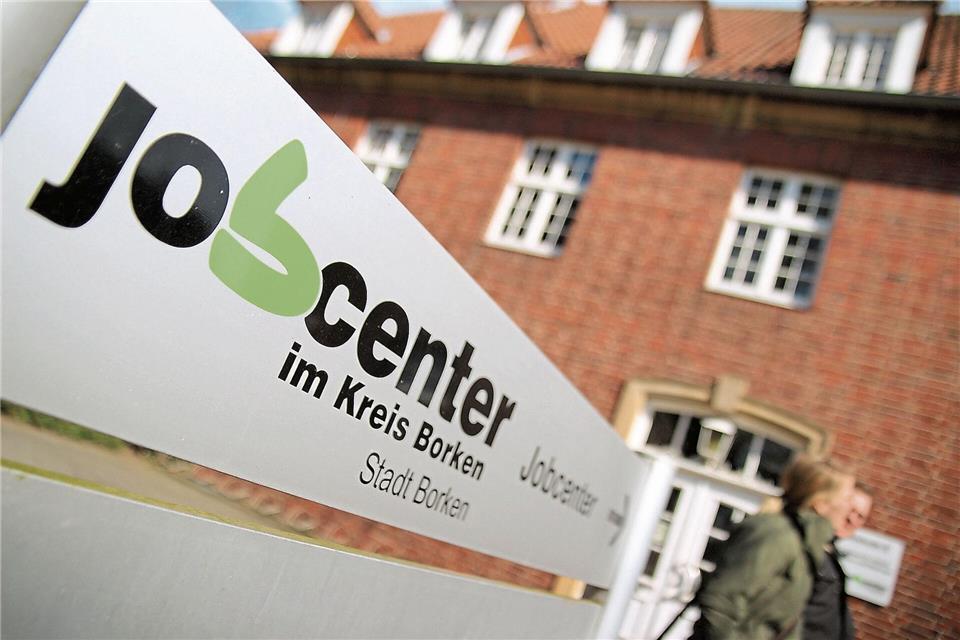 Das Jobcenter ist für die Vermittlung von Sozialhilfe-Empfängern in Arbeit zuständig.
