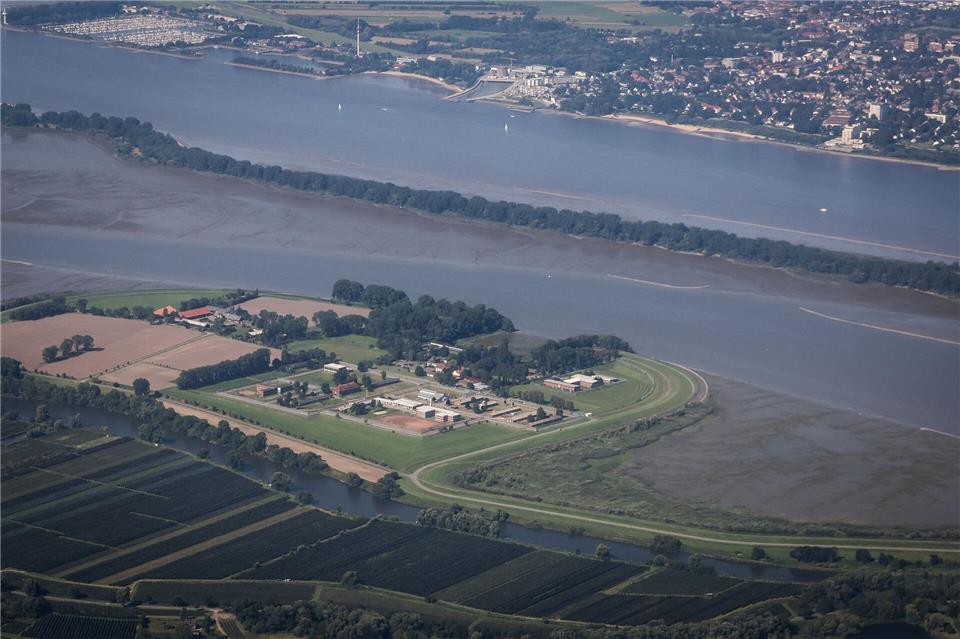 Das Jugendgefängnis Hahnöfersand liegt auf der gleichnamigen Elbinsel zwischen Hamburg und Niedersachsen. (Archivbild)Christian Charisius/dpa