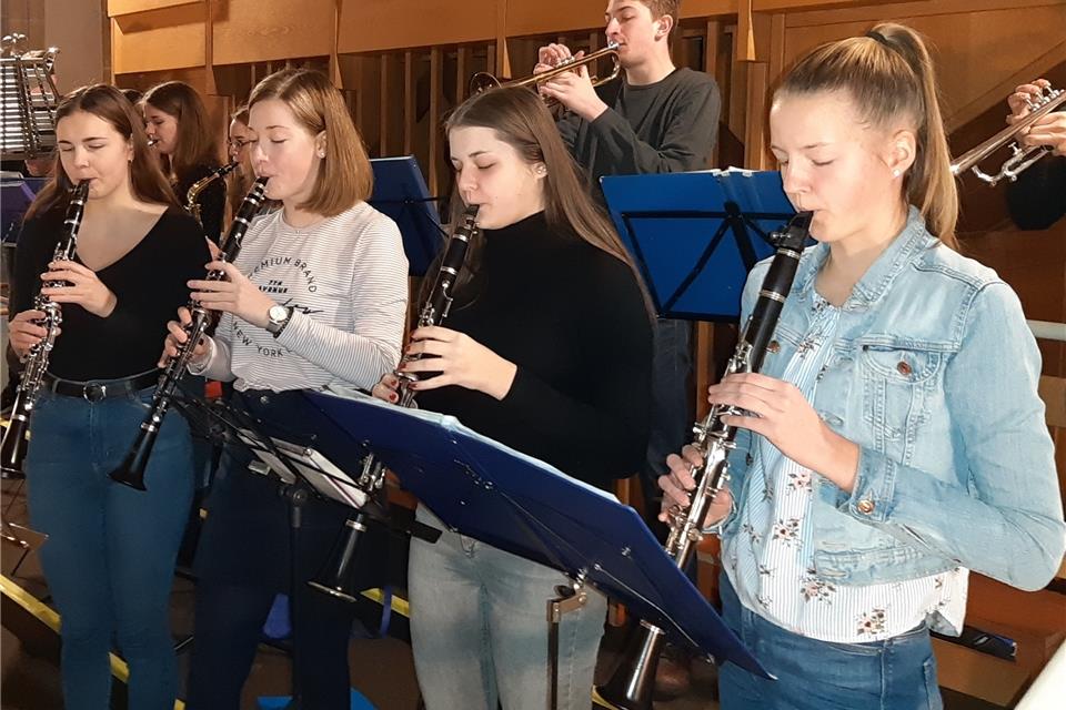 Das Jugendorchester der Burgmusikanten bereitet sich auf die Aufführungen vor.