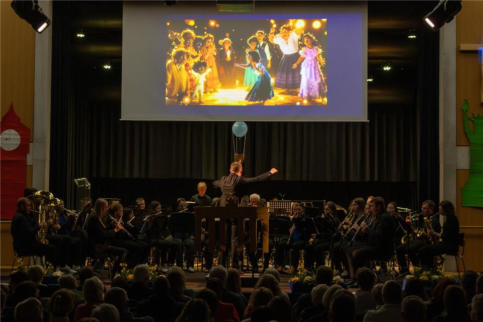 Das Jugendorchester unter der Leitung von Fabian Feldhaus begeisterte das Publikum