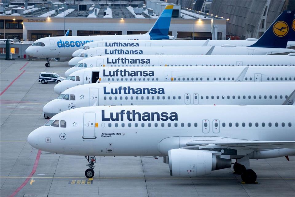 Das Kabinenpersonal der Lufthansa will streiken. (archivbild)Lando Hass/dpa