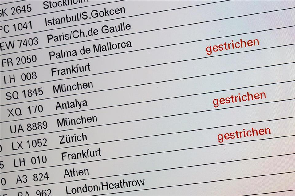 Das Kabinenpersonal von Lufthansa streikt - deshalb fallen in Hamburg Flüge aus. Bodo Marks/dpa