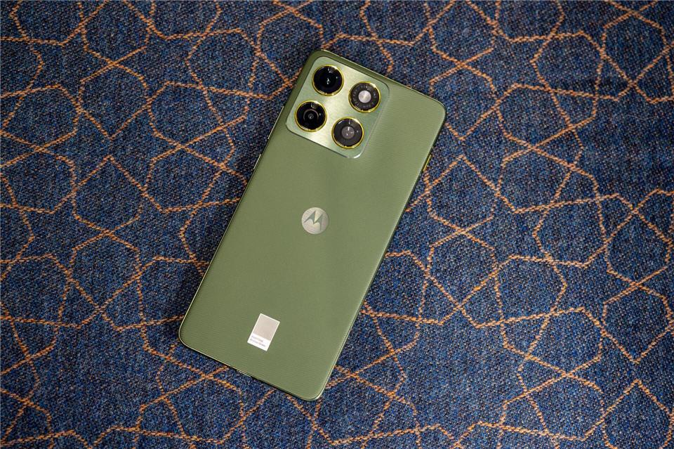 Das Kamera-Duo des Edge liefert meist schöne Fotos in knalligen Farben. Manch ein Bild ist zunächst enttäuschend, nach 1,5 Sekunden Nachbearbeitung durch die KI sieht es dann plötzlich beeindruckend aus.Nico Tapia/dpa-tmn