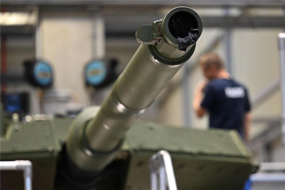 Das Kanonenrohr eines Leopard-Panzers von KNDS. Swen Pförtner/dpa