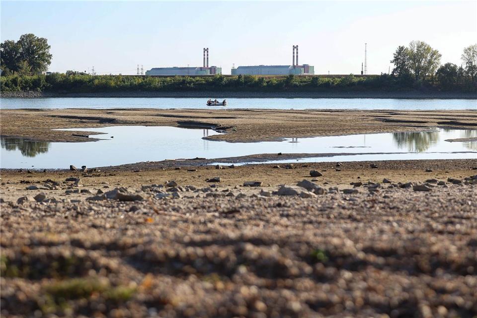 Das Kernkraftwerk MVM Paks, das aufgrund extrem niedriger Wasserstände an der Donau komplett abgeschaltet werden musste.Daniel Kiss/MTI/AP/dpa