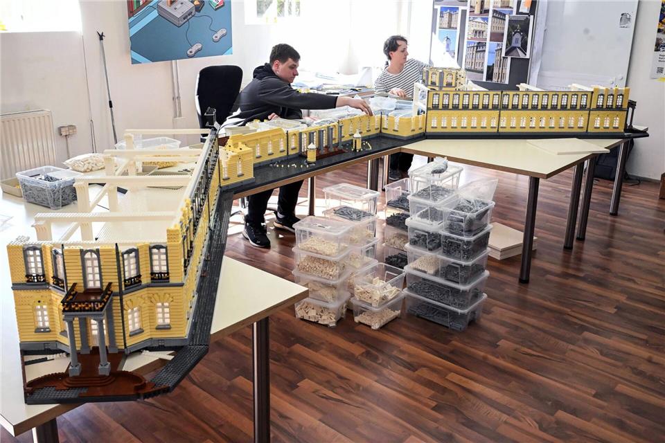 Das „Klötzle-Schloss“ ist fast fünf Meter breit.Uli Deck/dpa