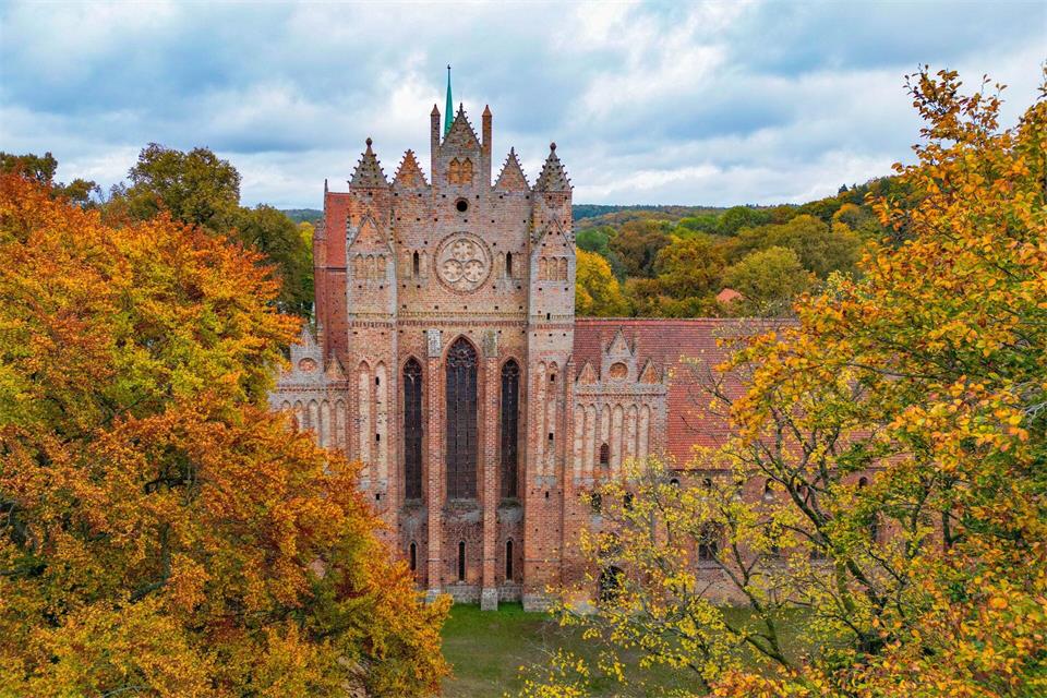 Das Kloster Chorin geht 2028 in eine Landesstiftung über. (Archivbild)Patrick Pleul/dpa
