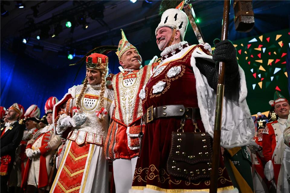 Das Kölner Dreigestirn besteht aus Prinz, Bauer und Jungfrau (Archivbild).Federico Gambarini/dpa