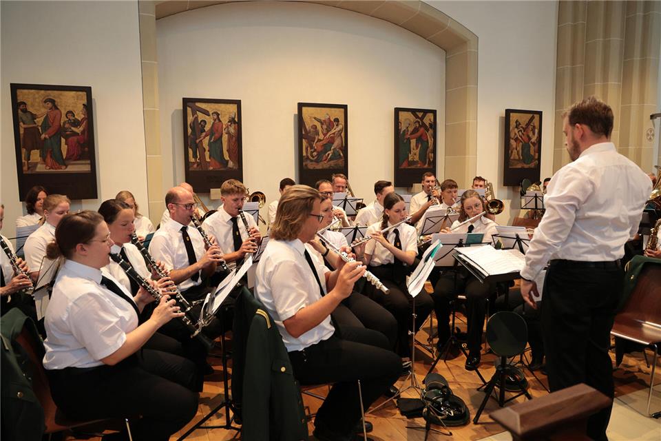 Das Konzert findet bewusst vor dem Beginn der Adventszeit statt, um die besondere Atmosphäre des Spätherbstes aufzugreifen.