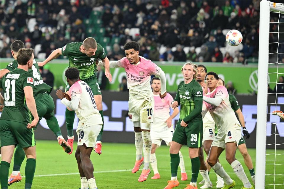 Das Kopfballtor von Denis Vavro war für den VfL Wolfsburg zu wenig.Swen Pförtner/dpa