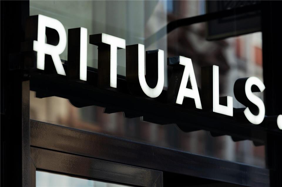 Das Kosmetikunternehmen Rituals hat betroffene Kunden über ein Datenleck informiert. (Archivbild)Rolf Vennenbernd/dpa