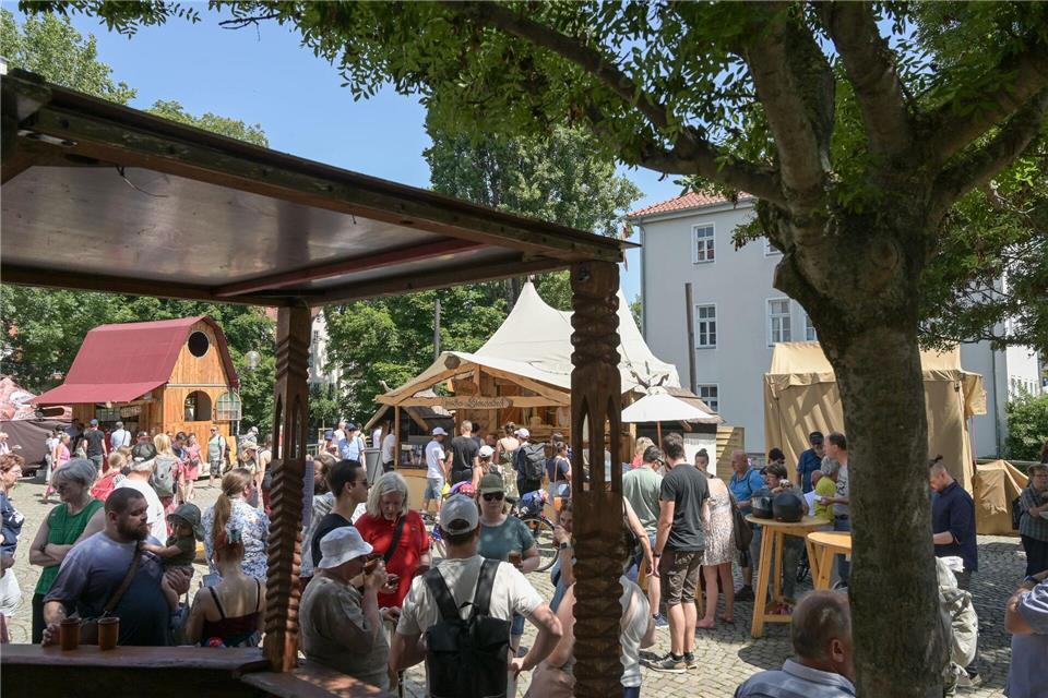Das Krämerbrückenfest ist auch in diesem Jahr wieder fester Bestandteil des Veranstaltungskalenders in Thüringen. (Archivbild)Heiko Rebsch/dpa