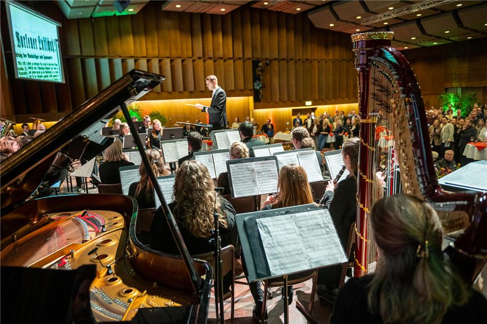 Das Kreisorchester Borken präsentierte die Festouvertüre zum Stadtjubiläum als Höhepunkt des Abends.
