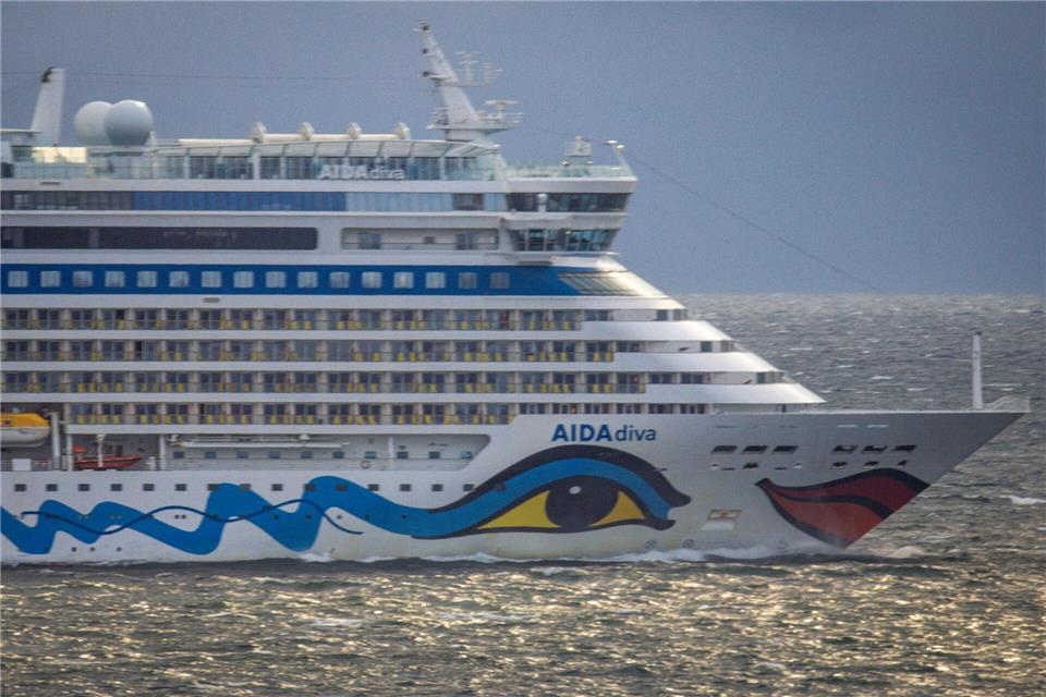Das Kreuzfahrtschiff „AIDAdiva“ wird in Warnemünde die Kreuzfahrtsaison 2026 eröffnen.Jens Büttner/dpa