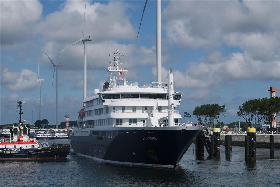 Das Kreuzfahrtschiff „Hondius“ ist zurück in den Niederlanden - die Besatzung muss in Quarantäne.Patrick Post/AP/dpa
