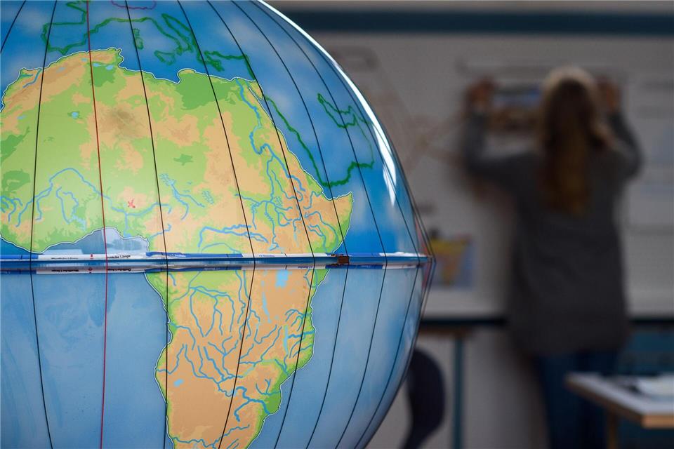 Das Kultusministerium vergibt Auslandsstipendien: 40 Schüler aus Sachsen können bald vier Wochen lang in einem anderen Land zur Schule gehen. (Symbolbild)Klaus-Dietmar Gabbert/dpa-Zentralbild/ZB