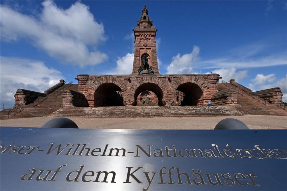 Das Kyffhäuser-Denkmal an der B85 zwischen Bad Frankenhausen und Kelbra wurde am 18. Juni 1896 eingeweiht.Martin Schutt/dpa