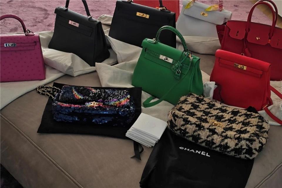 Das LKA Düsseldorf präsentierte beschlagnahmte Luxusgegenstände. Ein Düsseldorfer Immobilienentwickler soll in großem Stil betrogen und veruntreut haben. (Archivbild)LKA Nordrhein-Westfalen/Landeskriminalamt Nordrhein-Westfalen/dpa