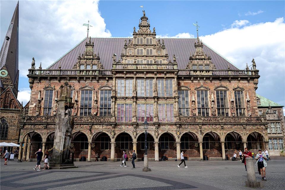 Das Land Bremen will eine Steuer auf Einweggeschirr einführen. (Archivbild)Sina Schuldt/dpa