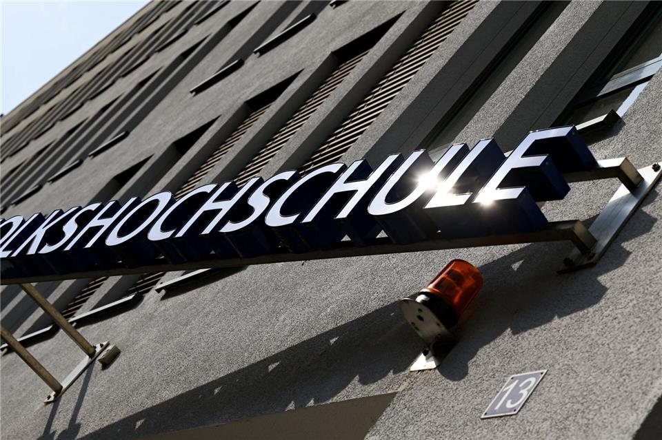 Das Land Hessen will die Weiterbildung und Erwachsenenbildung stärken. (Symbolbild)Arne Dedert/dpa