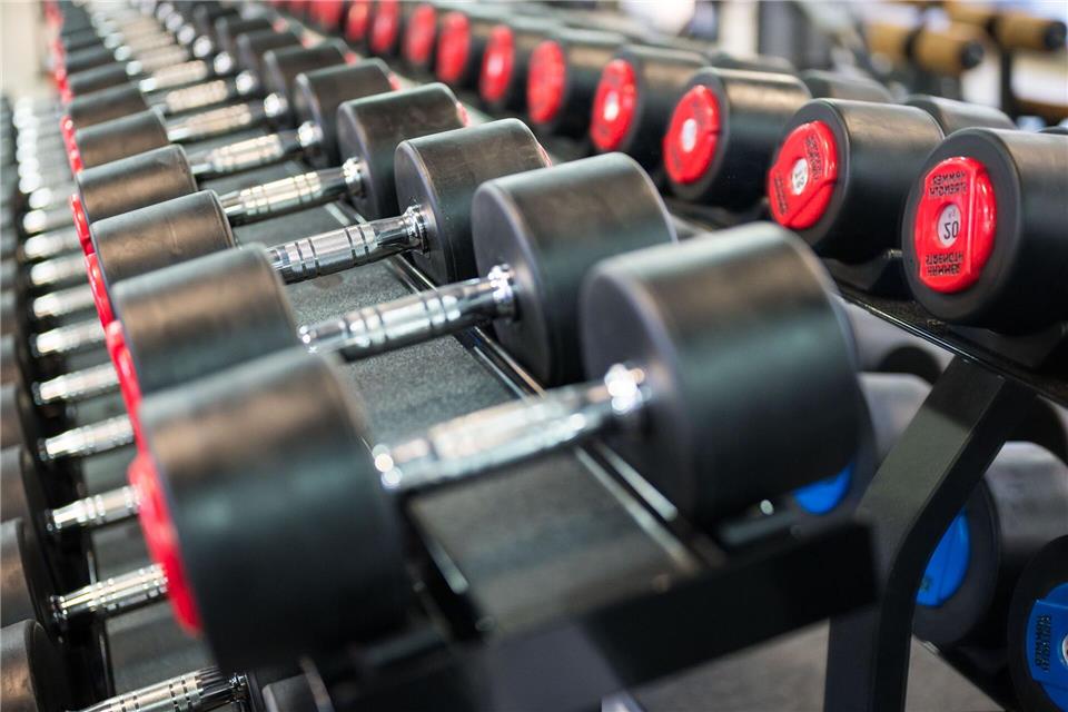 Das Land NRW wirbt in Fitnessstudios um Nachwuchs beim Gefängnis-Personal. (Symbolbild)Oliver Dietze/dpa