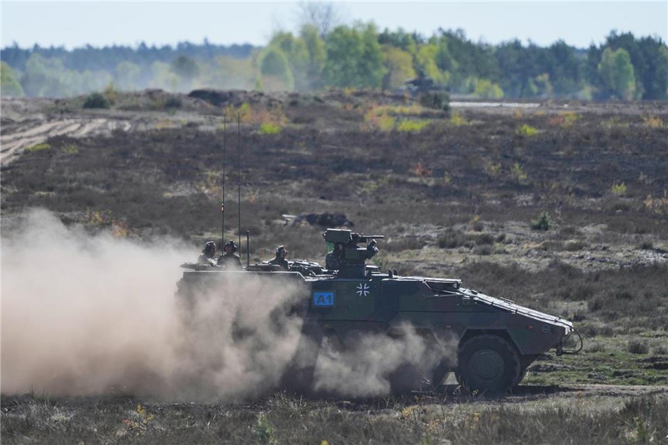 Das Land Niedersachsen will der Bundeswehr die Umsetzung von Baumaßnahmen erleichtern. (Symbolbild)Markus Schreiber/AP POOL/dpa