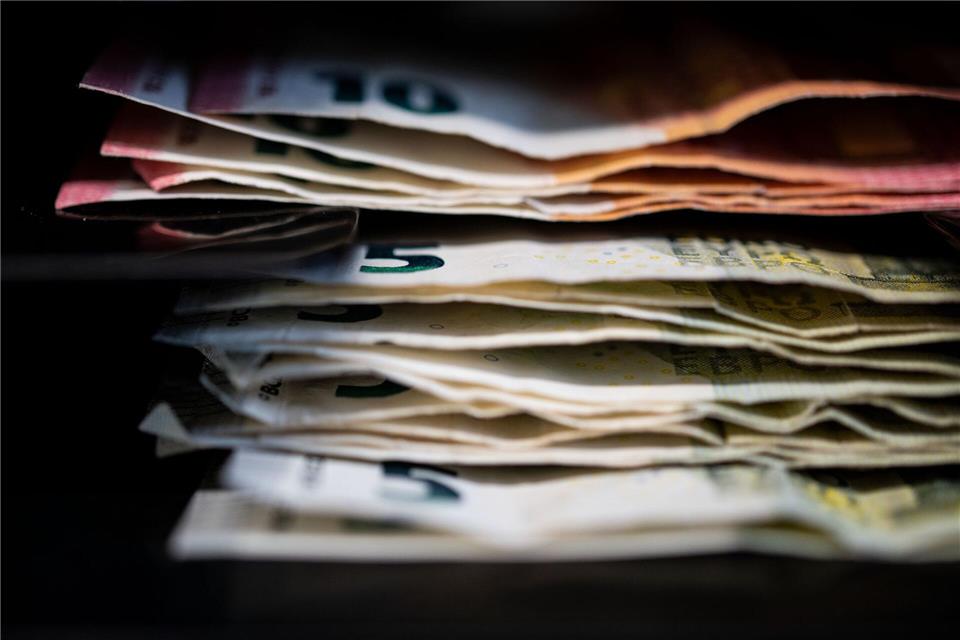 Das Land erbt jedes Jahr Millionen. Das bedeutet mitunter aber auch viel Arbeit. (Symbolbild)Marijan Murat/dpa/dpa-tmn