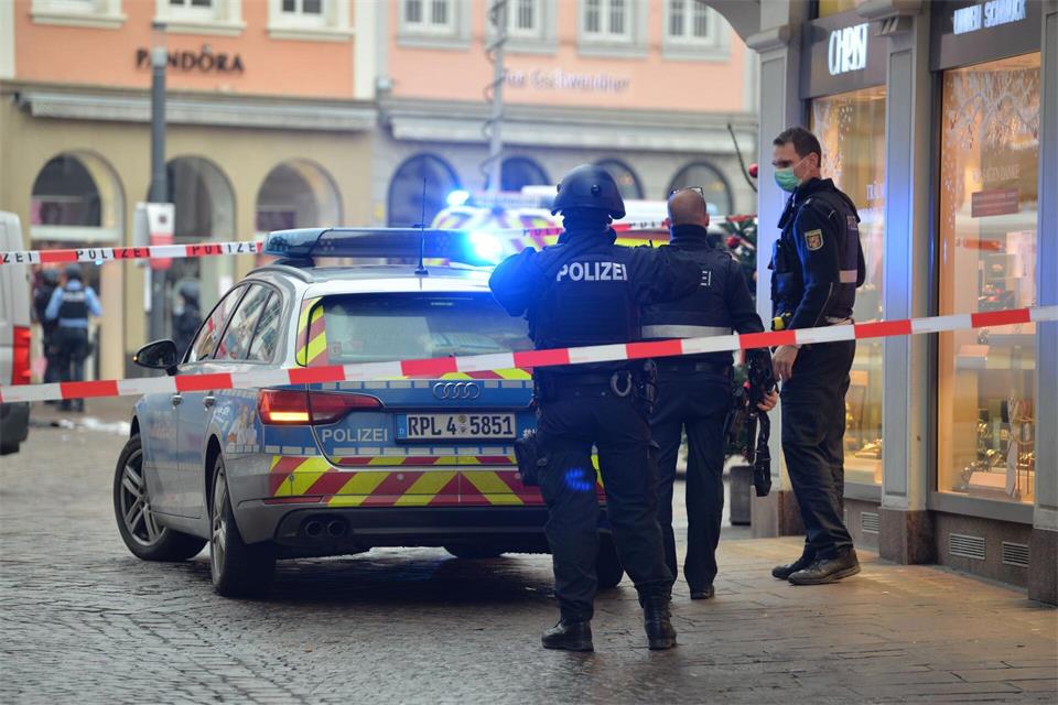Das Land muss Schmerzensgeld an Polizisten nach der Amokfahrt nicht übernehmen (Archivbild)Harald Tittel/dpa