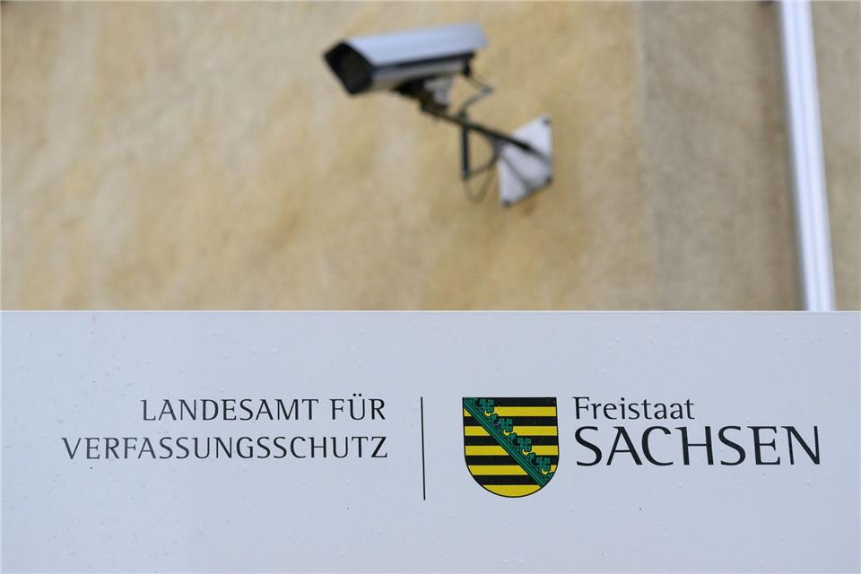 Das Landesamt für Verfassungsschutz Sachsen hat die Gruppe „Hochland Jugend“ im Juli 2026 als erwiesen rechtsextremistische Bestrebung eingestuft. (Symbolbild) Robert Michael/dpa