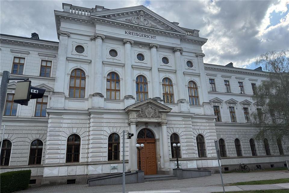 Das Landesgericht Wiener Neustadt ist Schauplatz des Prozesses rund um das mutmaßliche Swift-Attentat.Matthias Röder/dpa