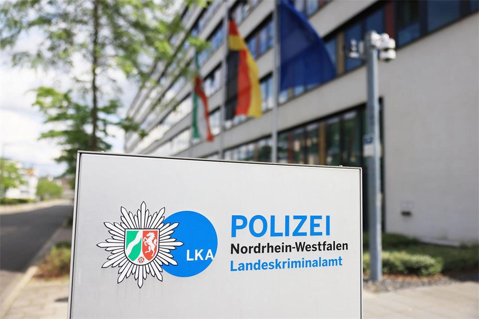 Das Landeskriminalamt (LKA) in Düsseldorf hat ein neues Lagebild zum Thema Wirtschaftskriminalität erstellt. (Archivbild)Oliver Berg/dpa