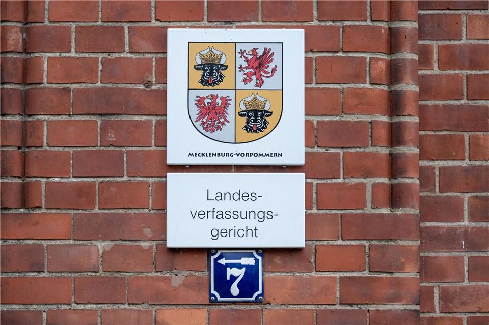 Das Landesverfassungsgericht hat den Antrag auf Zulassung einer Kleinpartei zur Landtagswahl nach dem verspäteten Eingang der Dokumente abgelehnt. (Archivbild)Stefan Sauer/dpa