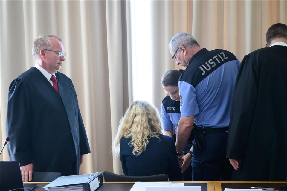 Das Landgericht Dresden verurteilte die Angeklagte zu lebenslanger Haft. (Archivbild)Robert Michael/dpa