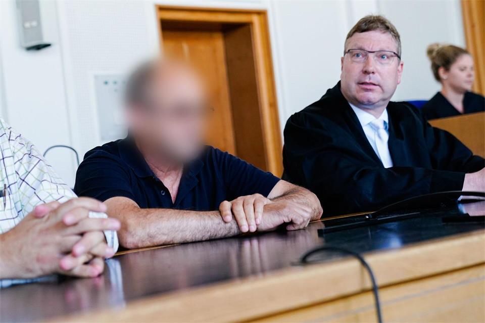 Das Landgericht Frankenthal verurteilte den Arbeiter 2019 zu einem Jahr Haft auf Bewährung. (Archivbild)Uwe Anspach/dpa