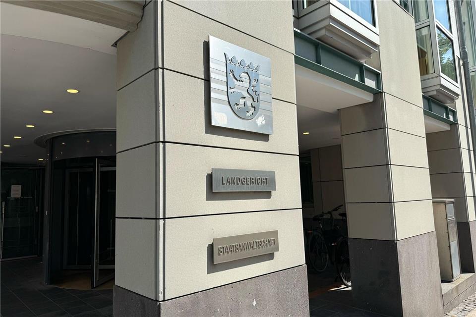 Urteil im Prozess um totes Baby in Kühltruhe erwartet  Das Landgericht Fulda spricht das Urteil gegen eine Mutter, die ihr Baby getötet und die Leiche in einer Kühltruhe versteckt haben soll. (Archivfoto)Michael Bauer/dpa