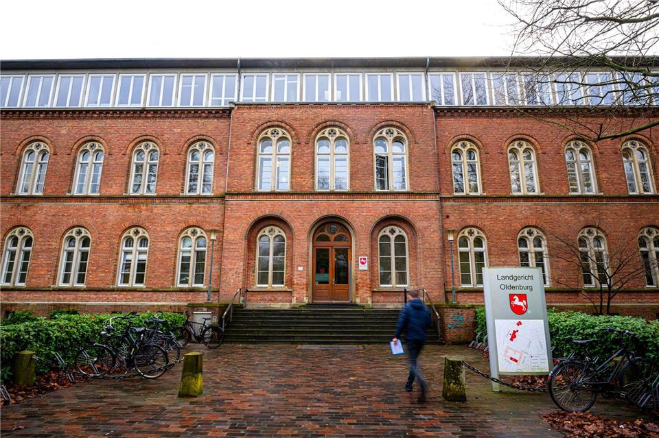 Das Landgericht Oldenburg entscheidet, ob die Anklage zugelassen wird. (Archivbild)Sina Schuldt/dpa
