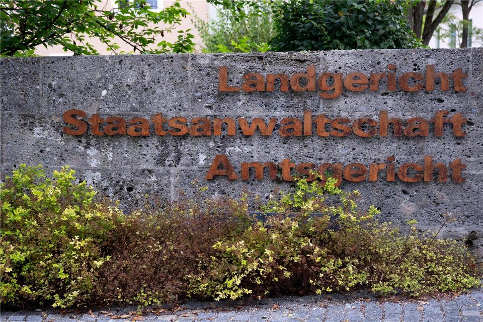 Das Landgericht Traunstein folgte den Anträgen von Staatsanwaltschaft und Verteidigung. (Symbolbild)Sven Hoppe/dpa