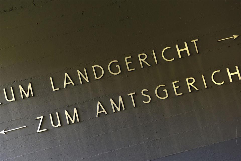 Das Landgericht fällte knapp ein Jahr nach der folgenreichen Fahrt das Urteil. (Symbolbild)Uwe Zucchi/dpa