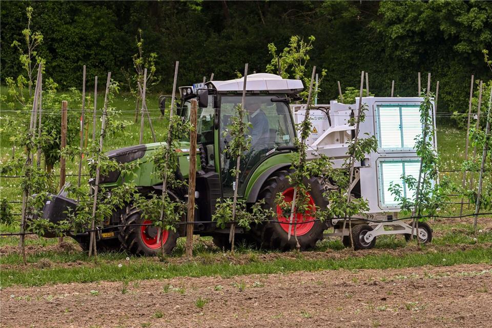 Das Landwirtschaftliche Technologiezentrum (LTZ) Augustenberg testet den UV-Booster.Uli Deck/dpa