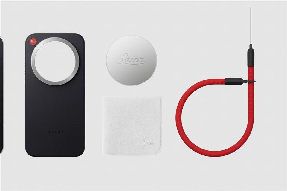 Das Leica Leitzphone wird in einem Set zusammen mit einer Hülle, einem Kameradeckel aus Metall, einem Kameraputztuch und einer Handschlaufe ausgeliefert. Kostenpunkt: knapp 2000 Euro.Leica/dpa-tmn