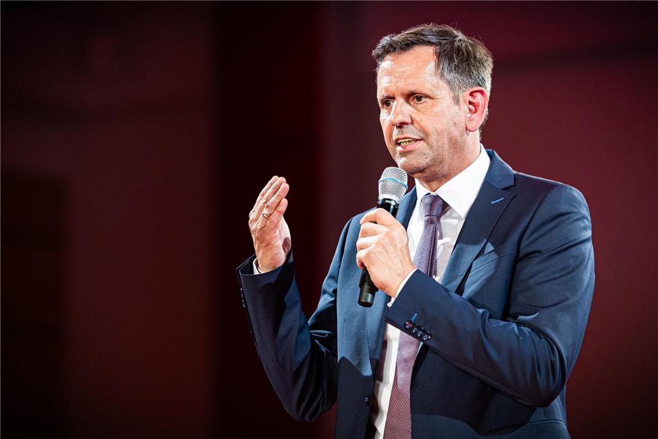 Das Leid der Menschen in der Ukraine sei unermesslich, sagt Niedersachsens Ministerpräsident Olaf Lies (SPD). Moritz Frankenberg/dpa