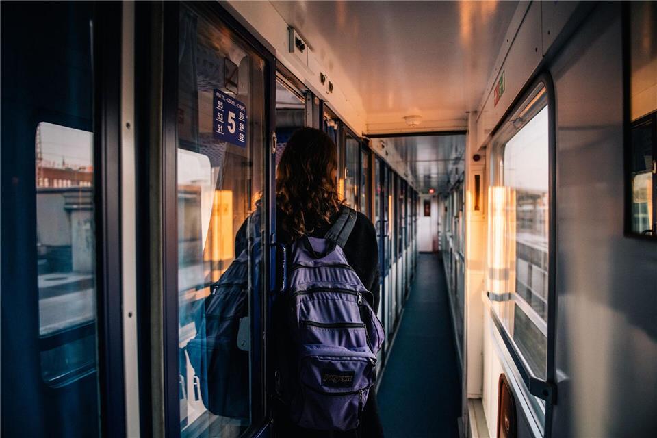 Das Leid einer anderen Person sehen, ohne sich davon nicht mitreißen zu lassen - das ist Mitgefühl. picture alliance/dpa/dpa-tmn