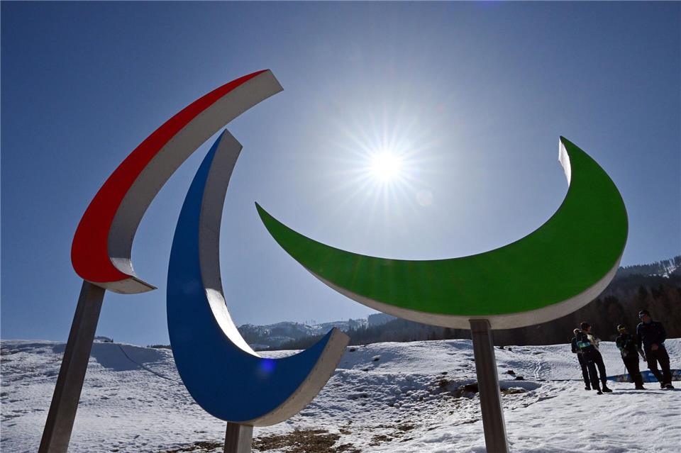 Das Logo der Paralympics im Tesero Cross-Country Skiing StadiumMartin Schutt/dpa