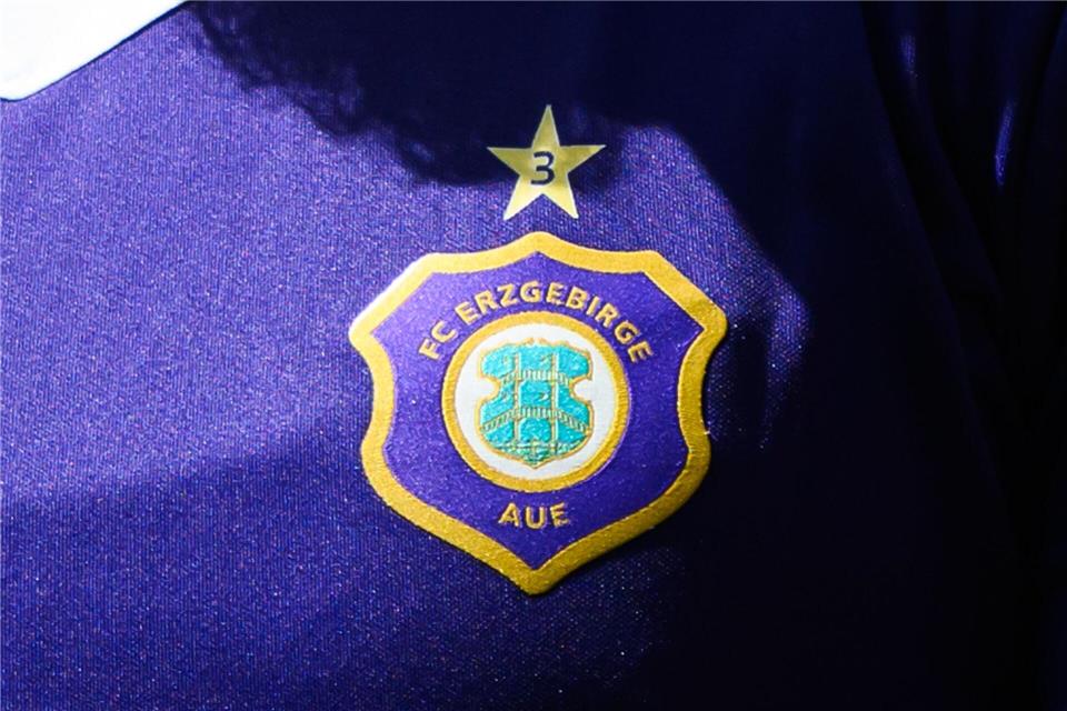 Das Logo des FC Erzgebirge Aue. (Archivbild)Robert Michael/dpa