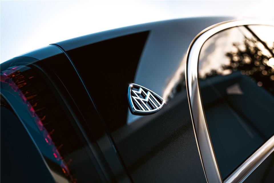 Das Logo sagt: Luxus. Mercedes plant für den elektrischen VLS eine Maybach-Version ab 2027 – als „Private Lounge“ auf Rädern.Mercedes Benz AG/dpa-tmn