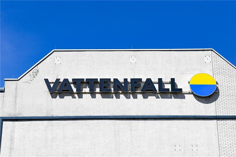 Das Logo vom Energieunternehmen Vattenfall an einer Häuserwand.