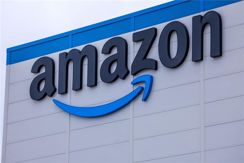 Amazon baut Standort Werne aus: 900 Arbeitsplätze zusätzlich Das Logo von Amazon passt zur Entwicklung der Arbeitsplätze in Werne: Es geht bergauf. (Archivbild)Jens Büttner/dpa