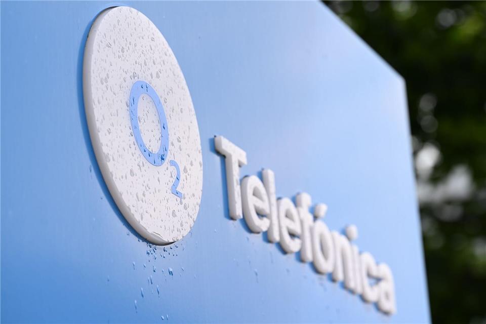 Das Logo von O2 an seinem Düsseldorfer Standort. Wolf von Dewitz/dpa