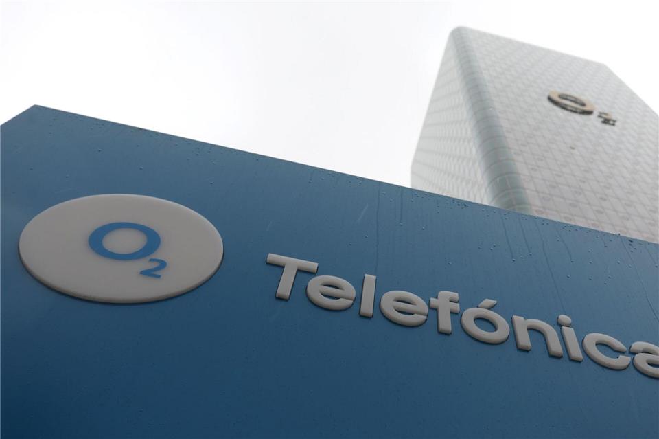 Das Logo von O2 an seiner Deutschlandzentrale in München - die Firma hat schon bessere Zeiten erlebt. Karl-Josef Hildenbrand/dpa