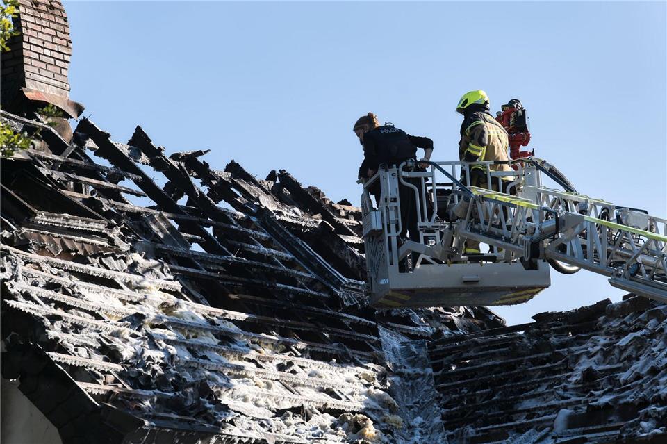 Das Mädchen wird seit dem Brand vermisst.Marcus Golejewski/dpa